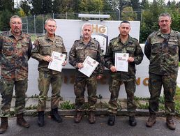 Vorsitzender Markus Wittmann (v.l.n.r.), die Stabsfeldwebel Walter Hammon, Dieter Müller und Martin Kohlberger und der stellvertretende Vorsitzende Tobias Ebner. Fotos: Markus Wittmann
