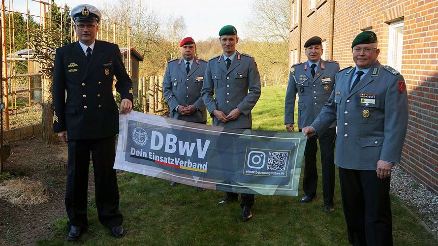 Oberstabsbootsmann Michael Dittrich, Hauptmann Ralf Baasch, der neue zweite Bundesvorsitzende Oberstleutnant i.G. Marcel Bohnert, Stabsfeldwebel a.D. Gerd Dombrowski und Oberstleutnant Stephan Müller (v.l.) Foto: DBwV/Kruse