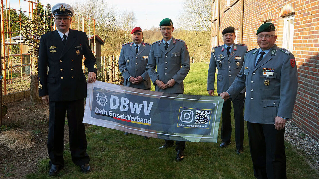 Oberstabsbootsmann Michael Dittrich, Hauptmann Ralf Baasch, der neue zweite Bundesvorsitzende Oberstleutnant i.G. Marcel Bohnert, Stabsfeldwebel a.D. Gerd Dombrowski und Oberstleutnant Stephan Müller (v.l.) Foto: DBwV/Kruse