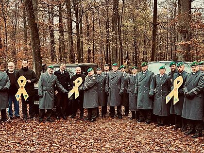 Die Gelbe Schleife: Zeichen der Verbundenheit von Gemeinde und Kompanie. Foto: LV Nord