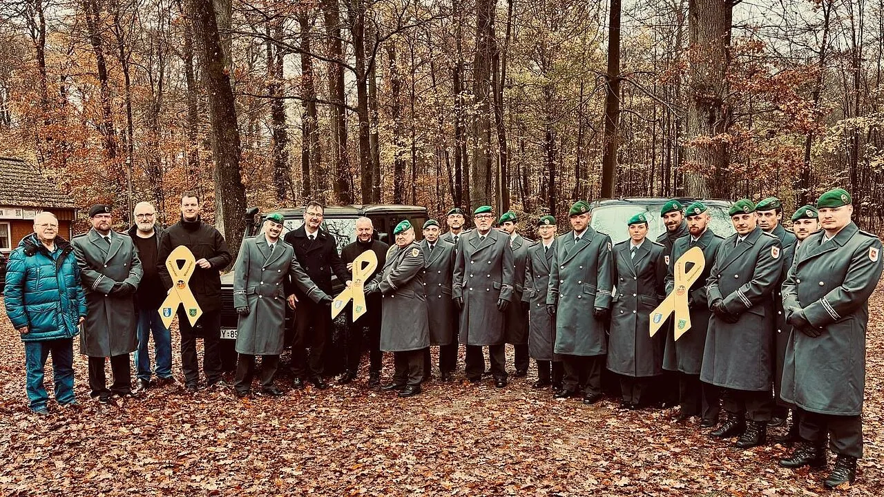 Die Gelbe Schleife: Zeichen der Verbundenheit von Gemeinde und Kompanie. Foto: LV Nord