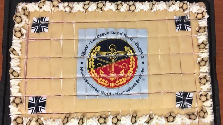 Zum Abschluss gab es die im Bezirk 3 traditionelle Fruchttorte. Foto: DBwV/LV Nord