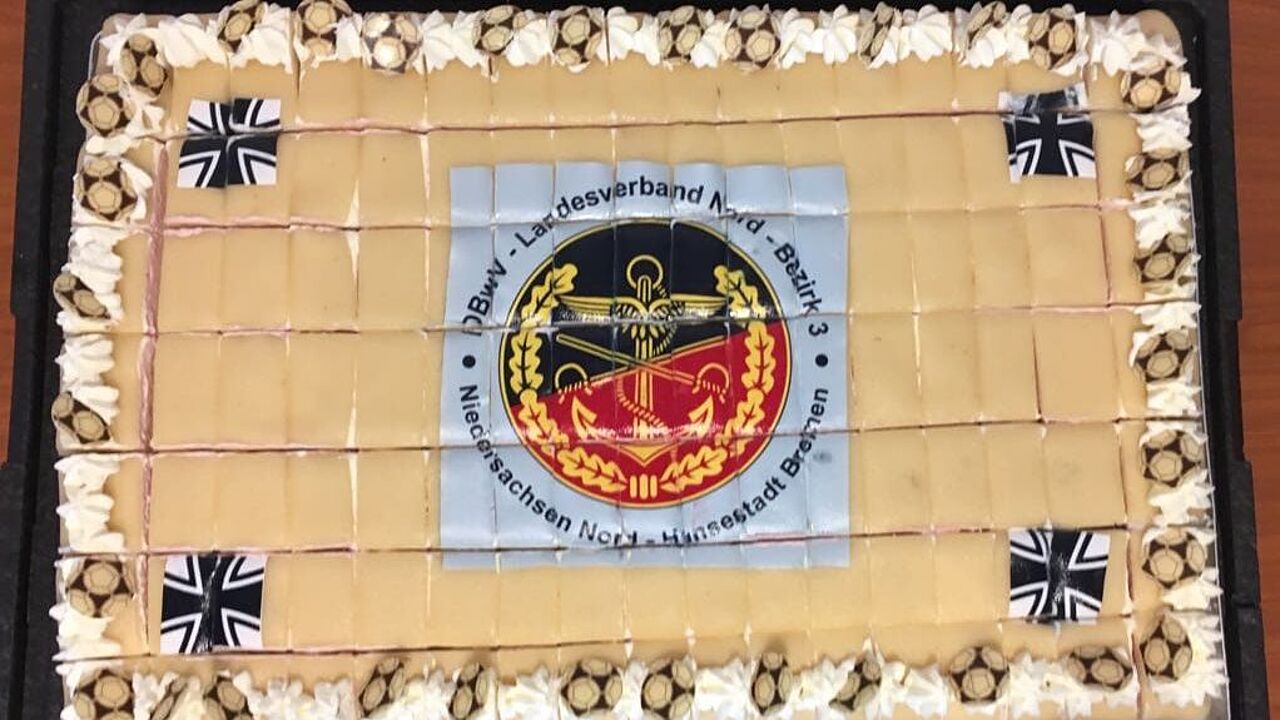 Zum Abschluss gab es die im Bezirk 3 traditionelle Fruchttorte. Foto: DBwV/LV Nord