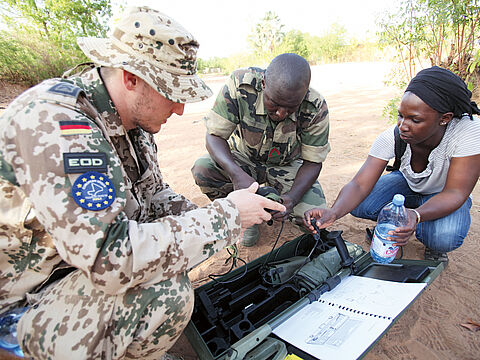 Im Rahmen von EUTM Mali halfen deutsche Soldaten unter anderem bei der Ausbildung malischer Pioniere. Foto: Bundeswehr/Falk Bärwald