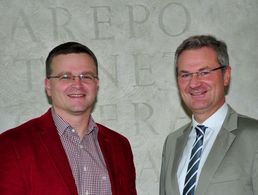 von links: Oberstleutnant André Wüstner mit Kay Scheller, dem Präsidenten des Bundesrechnungshofes. Foto: DbWV
