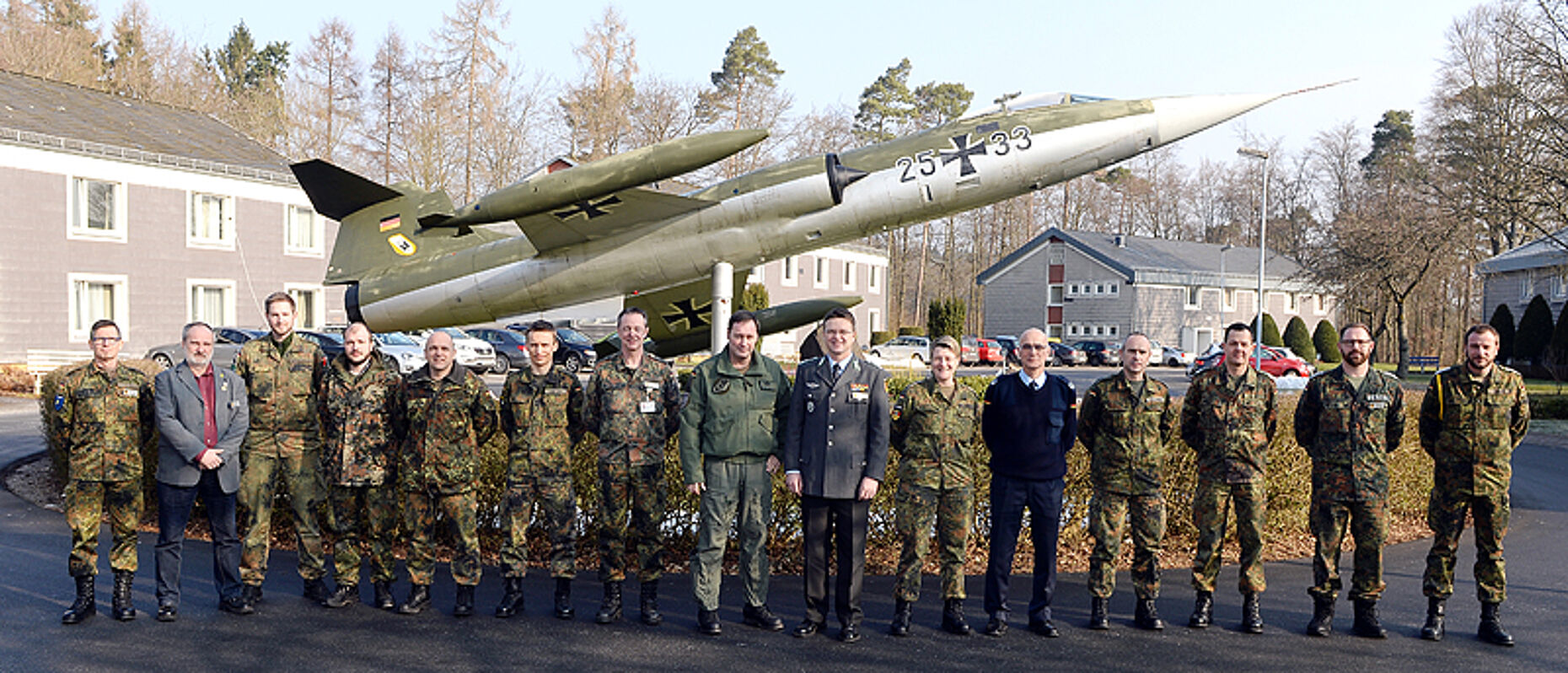 Der Bundesvorsitzende verschaffte sich auf dem Fliegerhorst einen Überblick über den Stand der Infrastrukturmaßnahmen. Foto: Markus Kroth