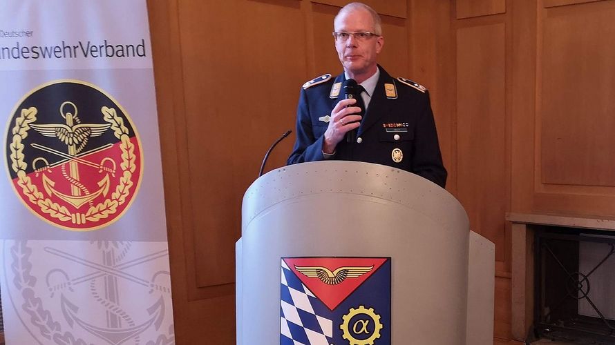 Kommandeur Oberstleutnant Martin Langer sichert dem DBwV seine Unterstützung zu. Foto: DBwV