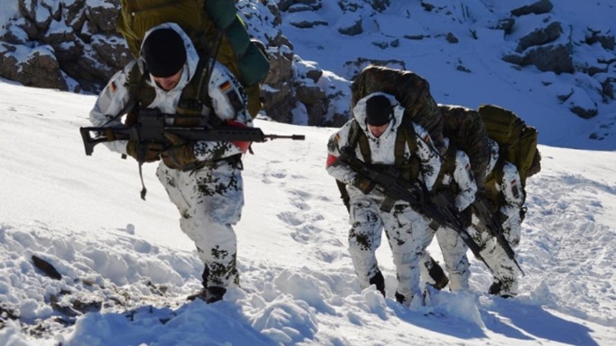 Hautnah dabei: Jetzt können die Zuschauer den Gebirgsjägern bei der Arbeit zusehen Foto: Bundeswehr/Zäch 