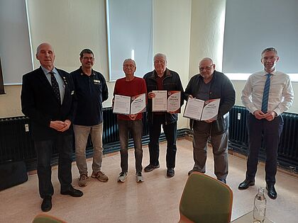 )Vorsitzender OStFw a.D. Lothar Becker (von links), Bezirksvorsitzender StFw a.D. Dirk Siebert, OTL a. D. Lothar Remmele, OStFw a. D. Dieter Feurich, Fw d.R. Klaus Jürgen Kubina und Major d.R. Christian Sieh. Foto: KERH Bad Arolsen–Wolfhagen-Hochsauerland