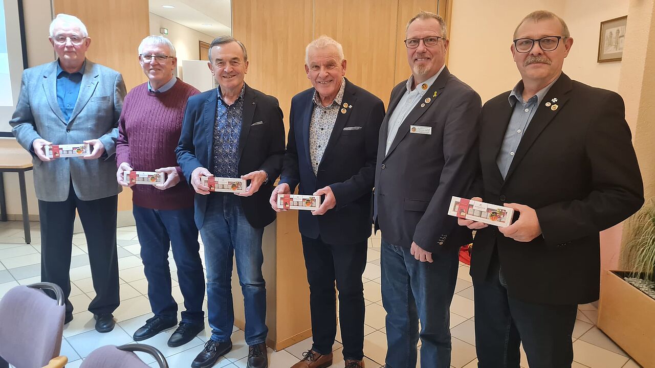 Hannes Dreier (2. von rechts) dankte dem Kameradschaftsvorstand. Foto: DBwV