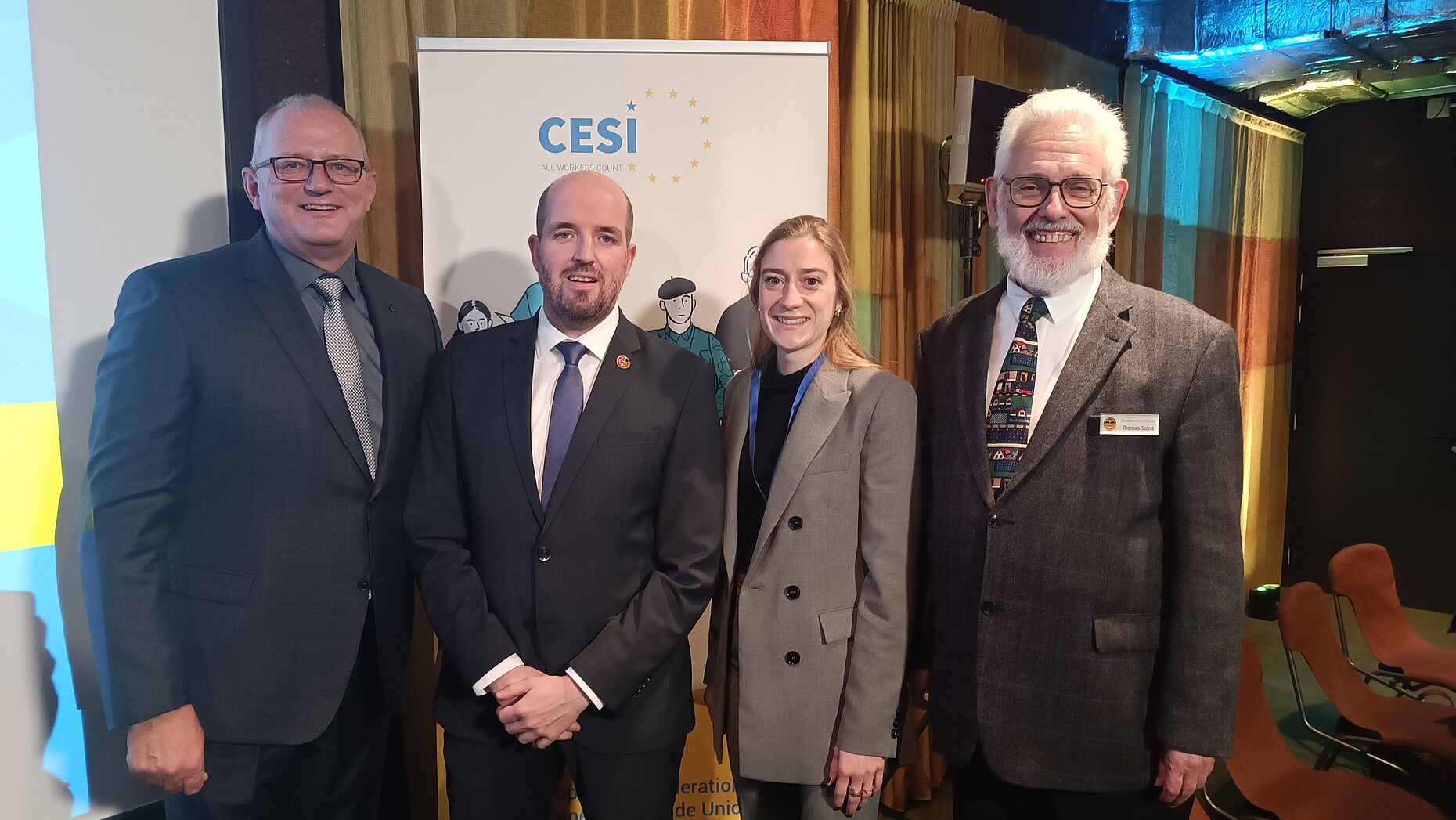 DBwV-Schatzmeister Jörg Greiffendorf, Sebastian Käding vom LV West, Beisitzer Zivile Beschäftigte, Jana Bartole und Thomas Sohst (von links). Foto: DBwV