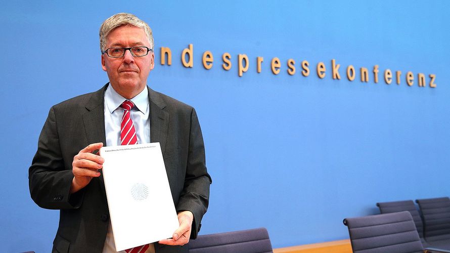 Zeigt Mängel bei der Bundeswehr auf: Der Wehrbeauftragte Hans-Peter Bartels stellt seinen fünften Jahresbericht vor. Foto: DBwV/Schmidt