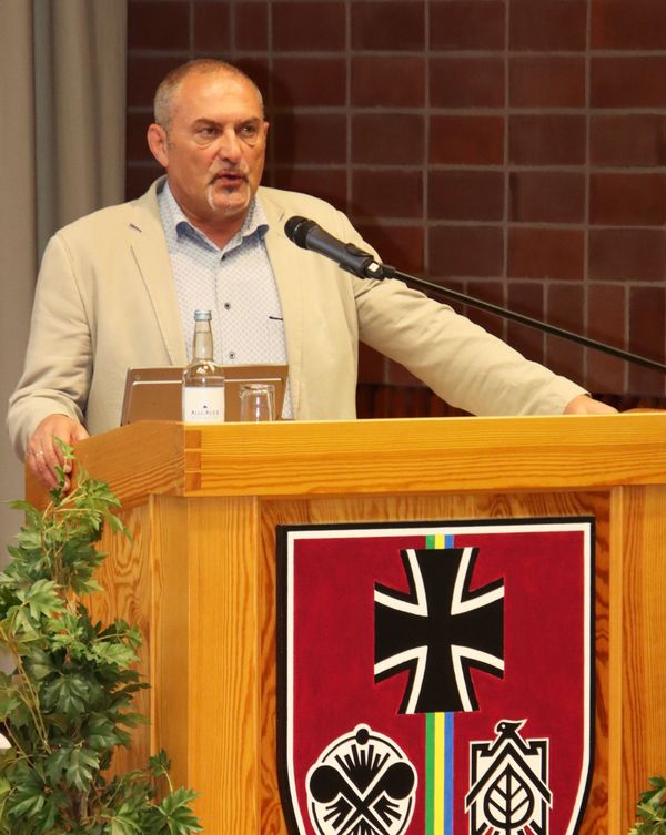 Landesvorsitzender Oberstleutnant a.D. Josef Rauch informierte über die Verbandsarbeit. Foto: Wolfgang Kruse