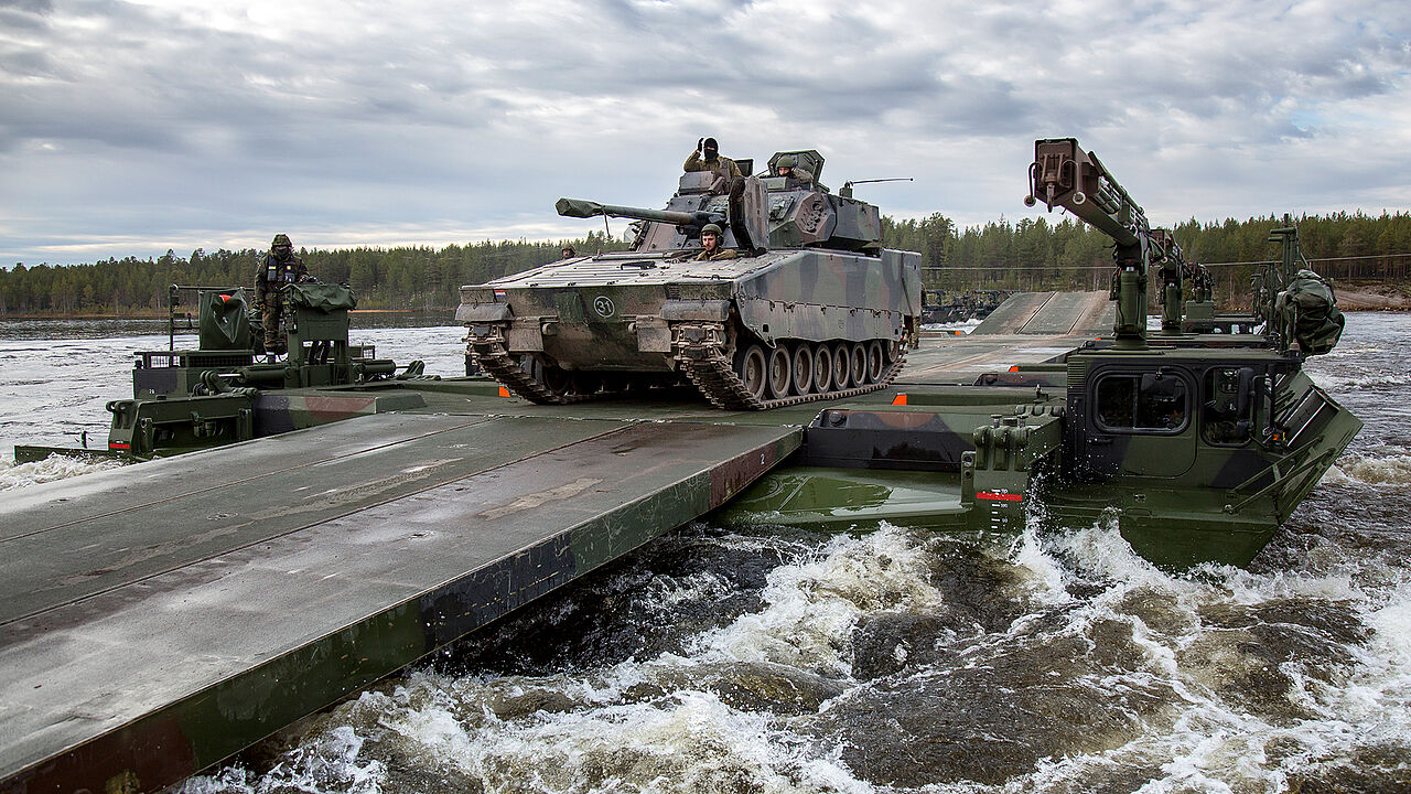 Deutsche und niederländische Soldaten bei einer Übung in Norwegen: Mit dem jetzt vorgestellten Konzeptpapier sollen die EU-Battlegroups zu schlagkräftigen Krisenreaktionskräften weiterentwickelt werden. Foto: Bundeswehr/Marco Dorow