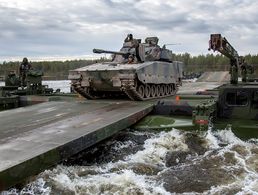 Deutsche und niederländische Soldaten bei einer Übung in Norwegen: Mit dem jetzt vorgestellten Konzeptpapier sollen die EU-Battlegroups zu schlagkräftigen Krisenreaktionskräften weiterentwickelt werden. Foto: Bundeswehr/Marco Dorow