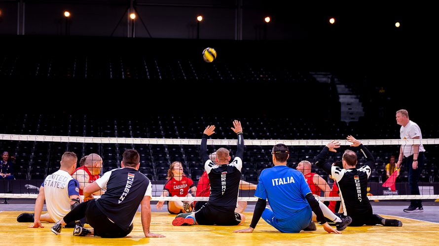 Sitzvolleyball bei den Invictus Games in Den Haag 2022. In diesem Jahr finden die Invictus Games in Düsseldorf statt. Foto: DBwV/Yann Bombeke