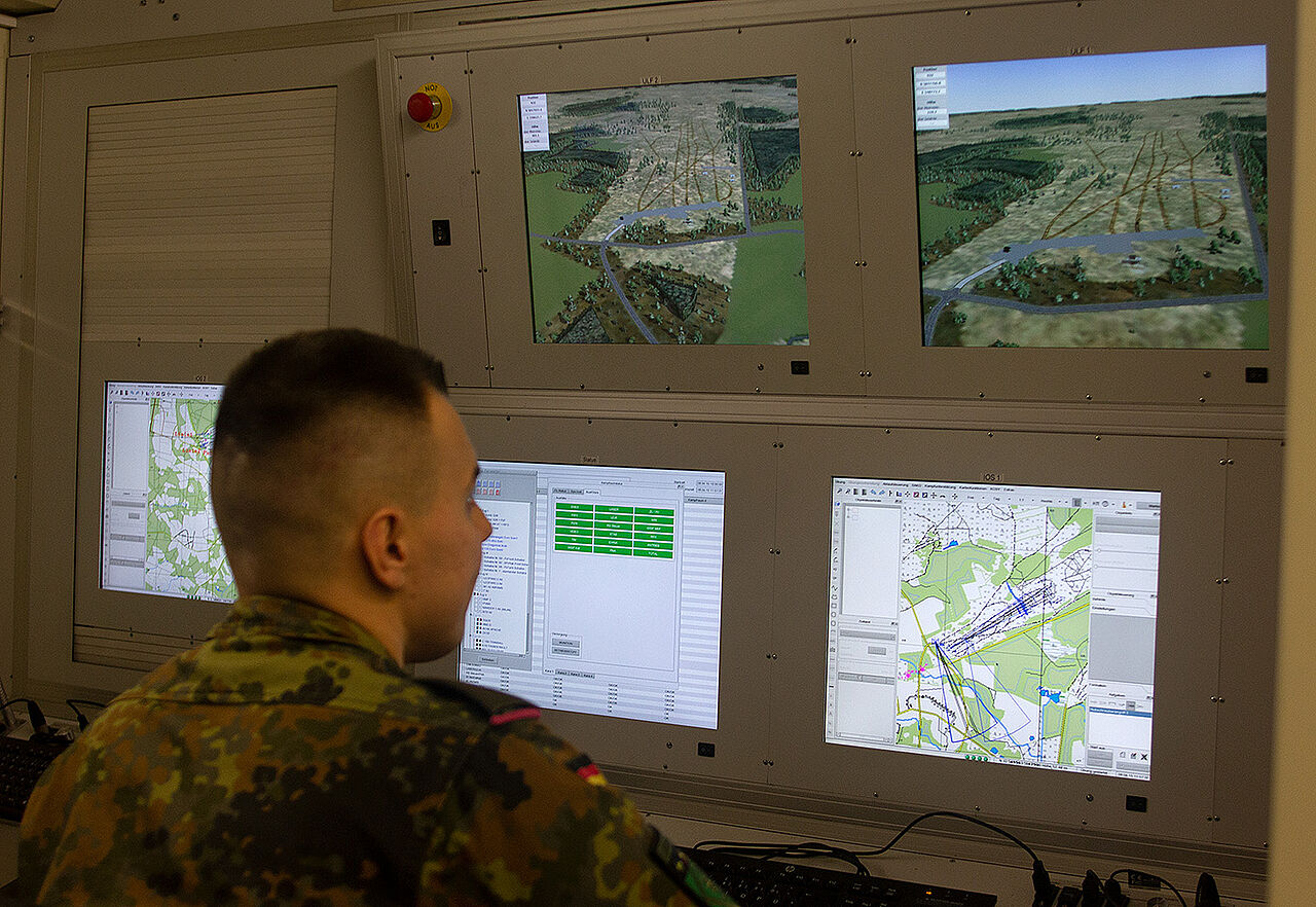 Leitungsraum: Hier entstehen die Simulationen für die Ausbildungspanzer. Foto: DBwV/Vieth