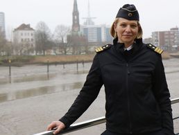 An der Marineoperationsschule (MOS) in Bremerhaven wartet die 39-jährige Marineoffizierin Bianca Seifert auf einen Kommandoposten an Bord. Foto: DBwV