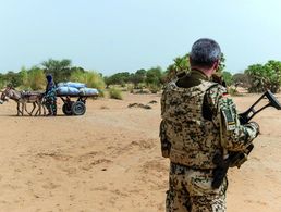 Im Mali-Einsatz sind ähnliche Krankheitsbilder wie in Afghanistan zu erwarten. Hier ein Bundeswehrsoldat nahe Camp Castor im Mai 2017. Foto: picture alliance/NurPhoto