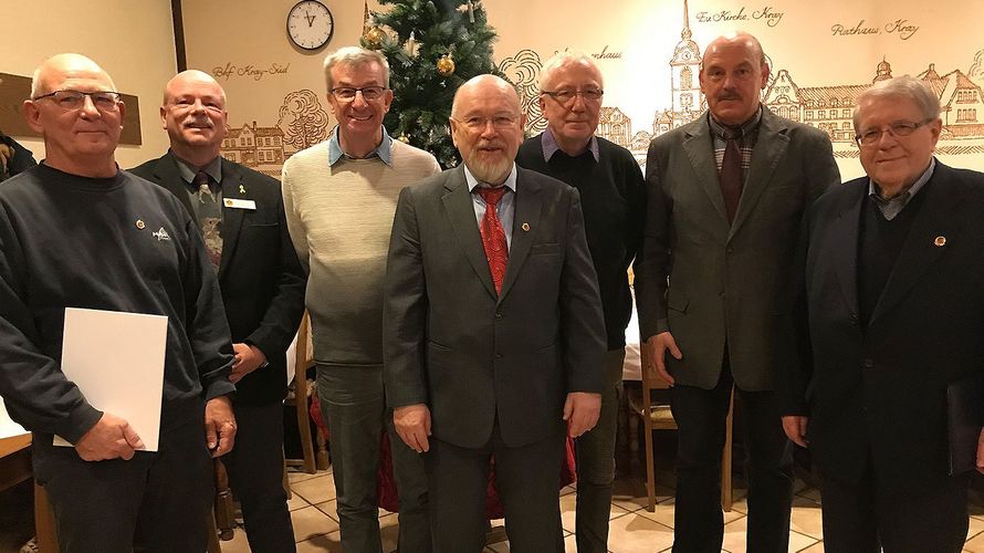 Vorstandswahl Mitgliederehrung in Essen: Peter Schönenstein (v. l.), Michael Grothe, Harry Mathey, Thomas Bönte, Martin Kleinschnieder, Lothar Kopczacki und Rudolf Schilling. Foto: ERH-Ruhrgebiet