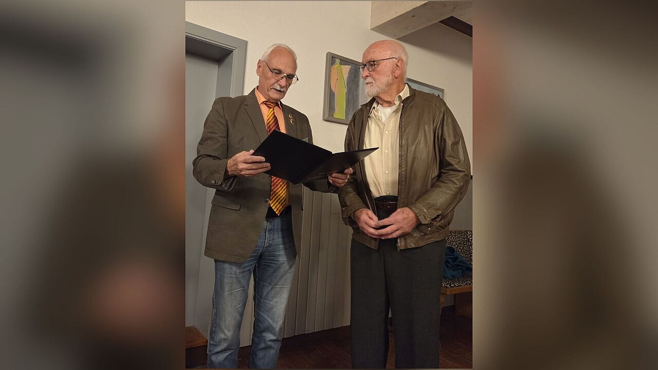 Otto-Peter Naumann wurde vom Kameradschaftsvorsitzenden Stabsbootsmann a.D. Joachim Clemens geehrt.  Foto: DBwV