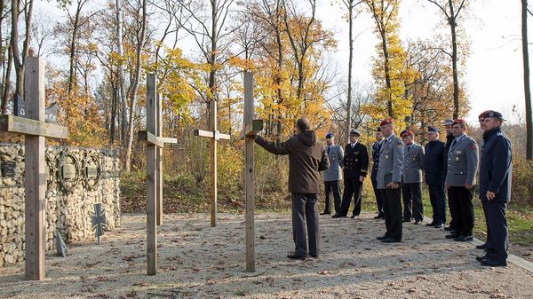 Auch ein Besuch im „Wald der Erinnerung“ stand auf dem Programm. Foto: DBwV/Hepner