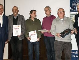 v.l.n.r.: Stabsfeldwebel a.D. Karl-Heinz Saalfrank (Vorstandsmitglied) , die Jubilare Gösling, Stumpe und Menze sowie der Vorsitzende Tunder. Foto: DBwV/LV Nord