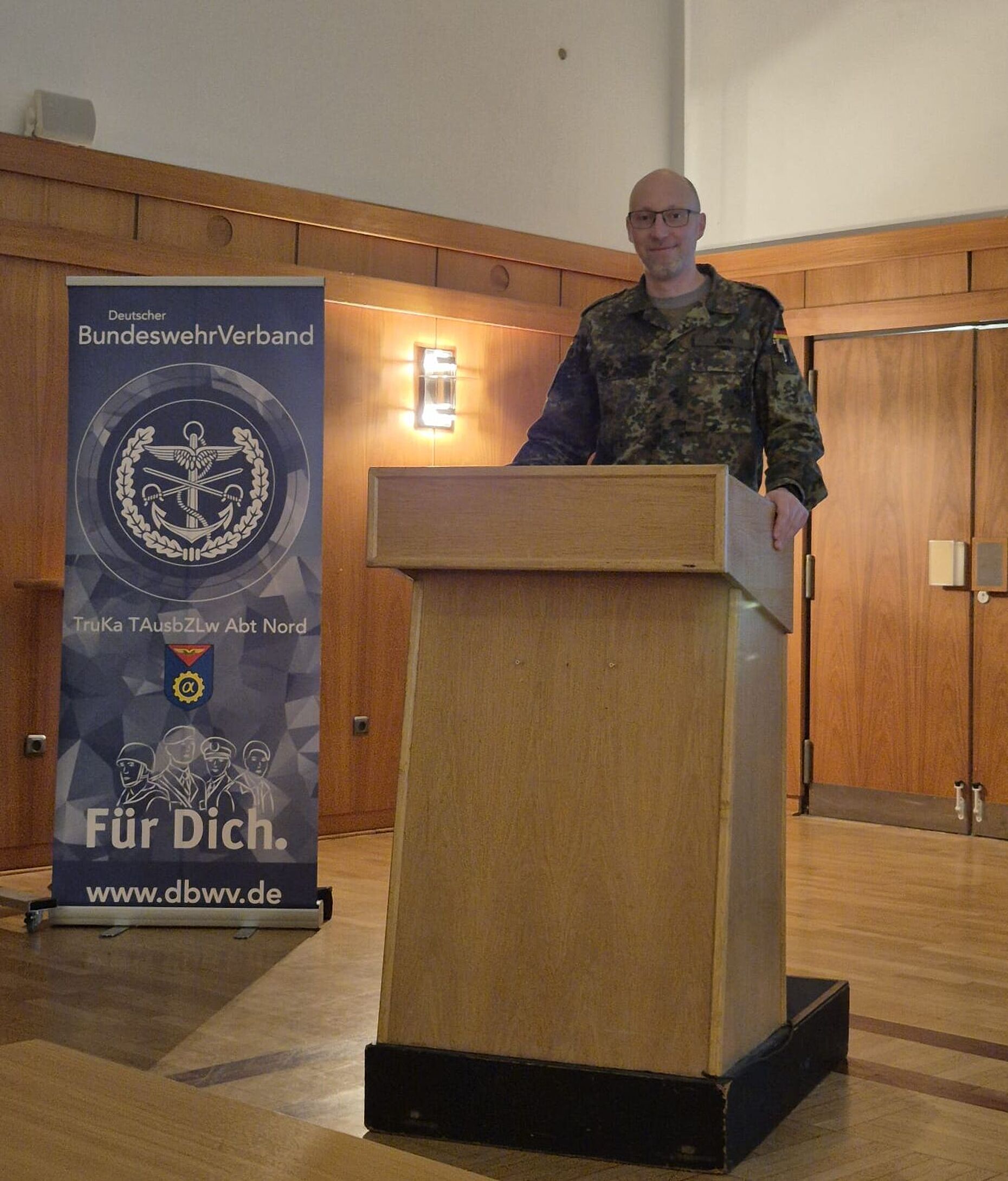 Hauptmann Christopher John steht der Standortkameradschaft Faßberg vor. Foto: LV Nord