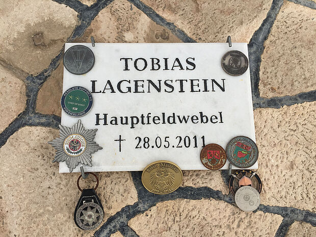 Der Grabstein des Gefallenen. Foto: DBwV