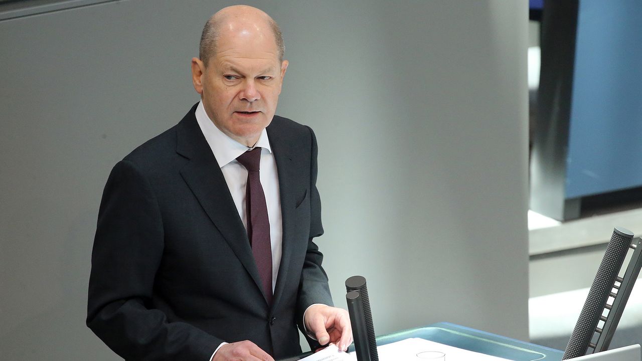 Bundeskanzler Olaf Scholz (SPD) spricht bei seiner Regierungserklärung zum bevorstehenden EU-Gipfel. Foto: picture alliance/dpa | Wolfgang Kumm