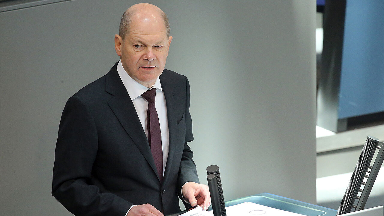 Bundeskanzler Olaf Scholz (SPD) spricht bei seiner Regierungserklärung zum bevorstehenden EU-Gipfel. Foto: picture alliance/dpa | Wolfgang Kumm