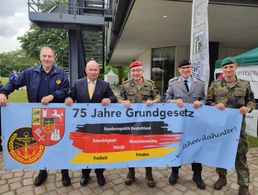Hauptmann a.D. Dirk Sommer (Bezirksvorsitzender 2, von links) ,  Prof. Dr. Klaus Beckmann (Präsident der Universität) , General Carsten Breuer, Oberst Norbert Rahn (Leiter Studierendenbereich) Oberstleutnant i.G. Marcel Bohnert (Stellvertreter des Bundesvorsitzenden). Foto: DBwV