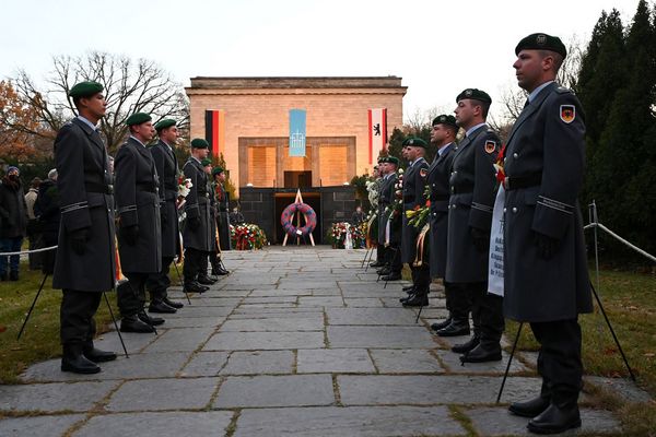 Auf dem ehemaligen Standortfriedhof Lilienthalstraße in Berlin-Neukölln war die internationale Gedenkveranstaltung des Volksbundes Deutsche Kriegsgräberfürsorge. Foto: Volksbund Deutsche Kriegsgräberfürsorge/Uwe Zucchi