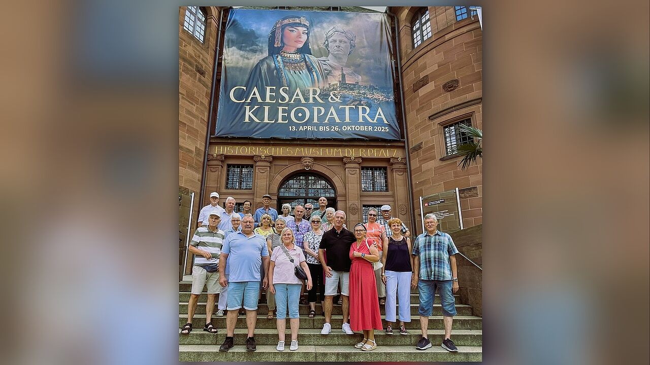 Mitglieder der Kameradschaft ERH Rhein-Neckar auf faszinierender Reise in die Welt von „Caesar & Kleopatra“ im Historischen Museums der Pfalz. Foto: Richard Fürstenberger