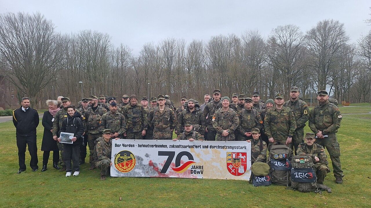 Teilnehmer am Marsch gegen das Vergessen. Foto: DBwV