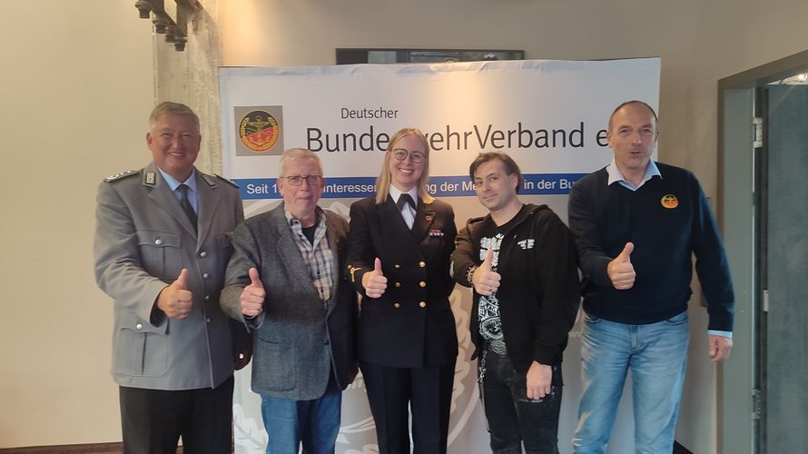 Thomas Behr (von links), Lothar Dobschall, Anina Delfs, Pierre Bade und Dirk Sommer. Foto: DBwV
