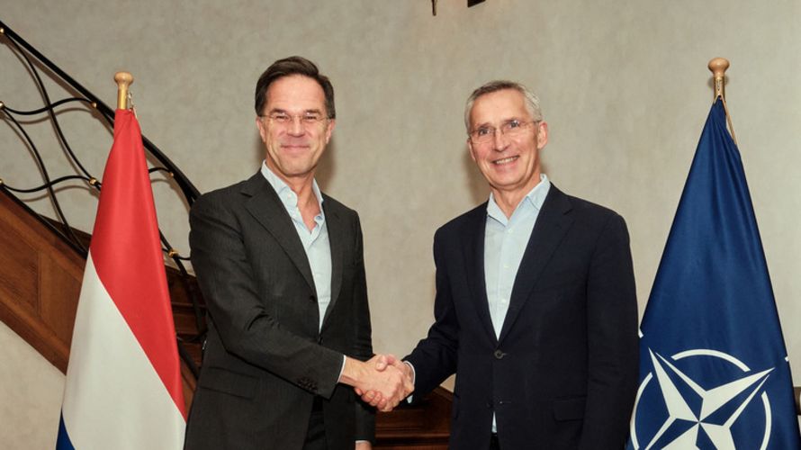 Im Oktober wird der Niederländer Mark Rutte (l.) den Norweger Jens Stoltenberg als NATO-Generalsekretär ablösen. Foto: NATO