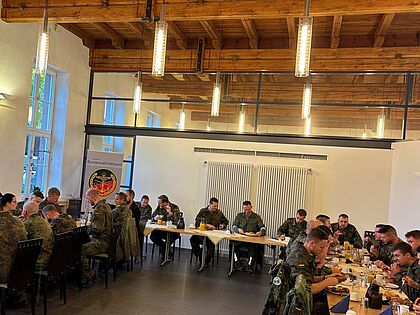 Ein gemeinsames Frühstück für die TruKa Mitglieder organisierte der Vorstand der Truppenkameradschaft Technische Staffeln in Fritzlar. Foto: Stabsfeldwebel Jäger