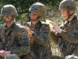 Wehrpflichtige im März 2011: Sie gehörten zu den letzten, die einberufen wurden. Kurz darauf wurde die Wehrpflicht ausgesetzt. Foto: Bundeswehr/Sebastian Wilke