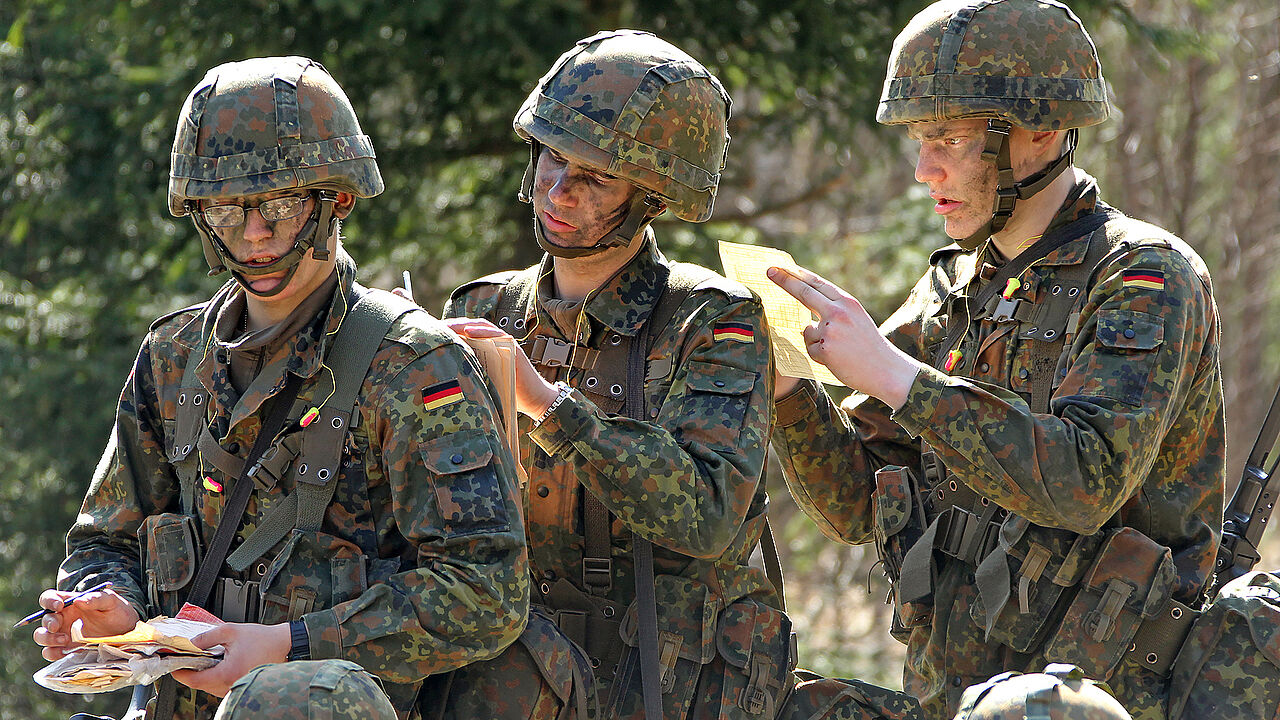 Wehrpflichtige im März 2011: Sie gehörten zu den letzten, die einberufen wurden. Kurz darauf wurde die Wehrpflicht ausgesetzt. Foto: Bundeswehr/Sebastian Wilke