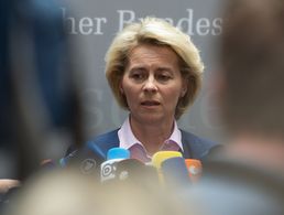 Immer mehr im Zentrum der Kritik: Verteidigungsministerin Ursula von der Leyen Foto: dpa