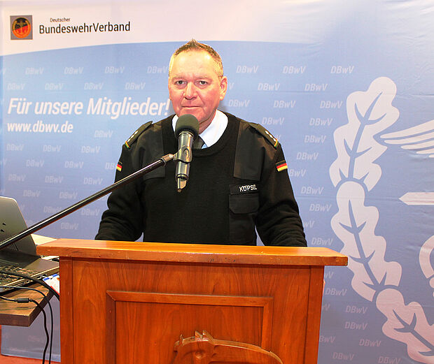 Hauptmann a.D. Uwe Köpsel freute sich über anregende Gespräche Foto: DBwV/kuh 