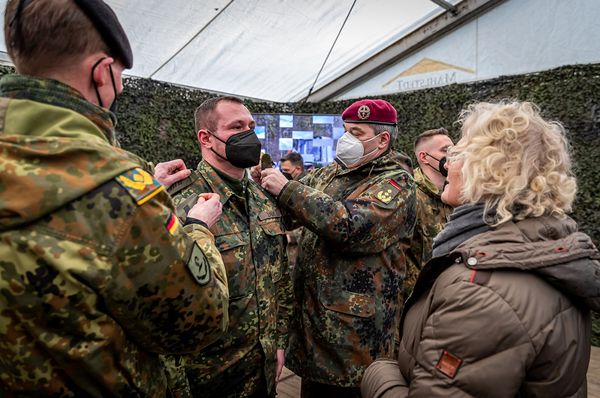 Der erste Korporal der Panzerlehrbrigade 9 wurde durch Verteidigungsministerin Christine Lambrecht ernannt. Foto: Bundeswehr/Mario Baehr