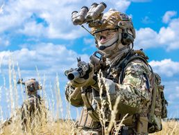 In einer groß angelegten Übung haben KSK-Soldaten verschiedene Szenarien einer Geiselbefreiung trainiert. Foto: picture alliance/dpa/dpa-Zentralbild | Jens Büttner