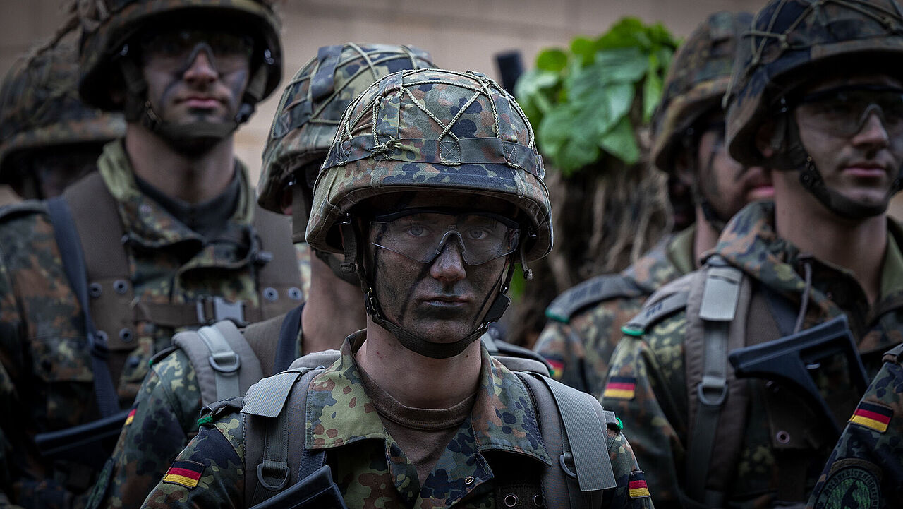 Rund 25.000 Frauen leisten heute Dienst in der Bundeswehr - selbstverständlich auch in der Kampftruppe. Foto: DBwV/Yann Bombeke