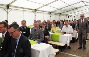 In der Garnisonkirche St.-Johannes-Basilika feierte Militärbischof Dr. Franz-Josef Overbeck anlässlich des Weltfriedenstages 2015 mit Soldaten und Soldatinnen sowie weiteren Angehörigen der Bundeswehr einen Friedensgottesdienst. Foto: KS/Doreen Bierdel