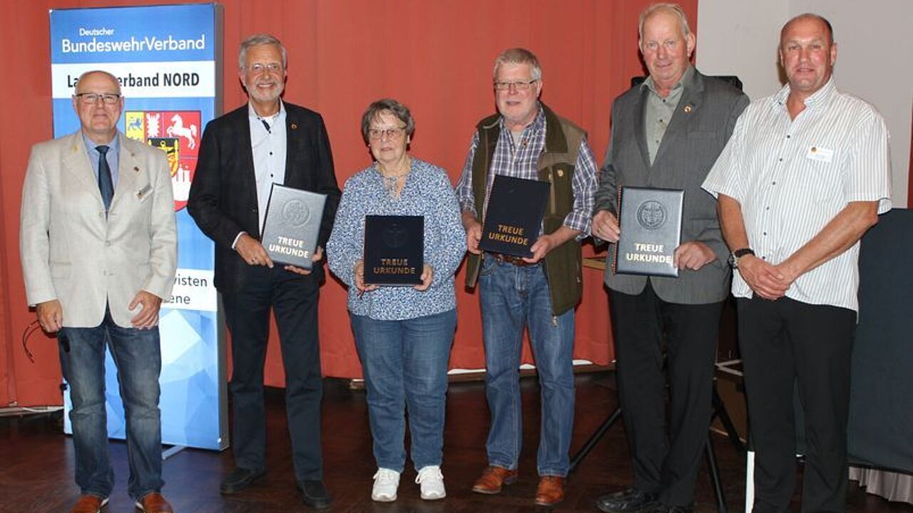 Andreas Richter, Michael Troegel, Elfia Wiek, Werner Finneisen, Gerhard Mencke und Stefan Keller. Foto: DBwV