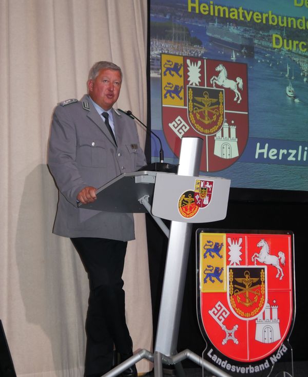 Oberst Thomas Behr begrüßte die Teilnehmer im großen Saal des Maritim. Foto: DBwV