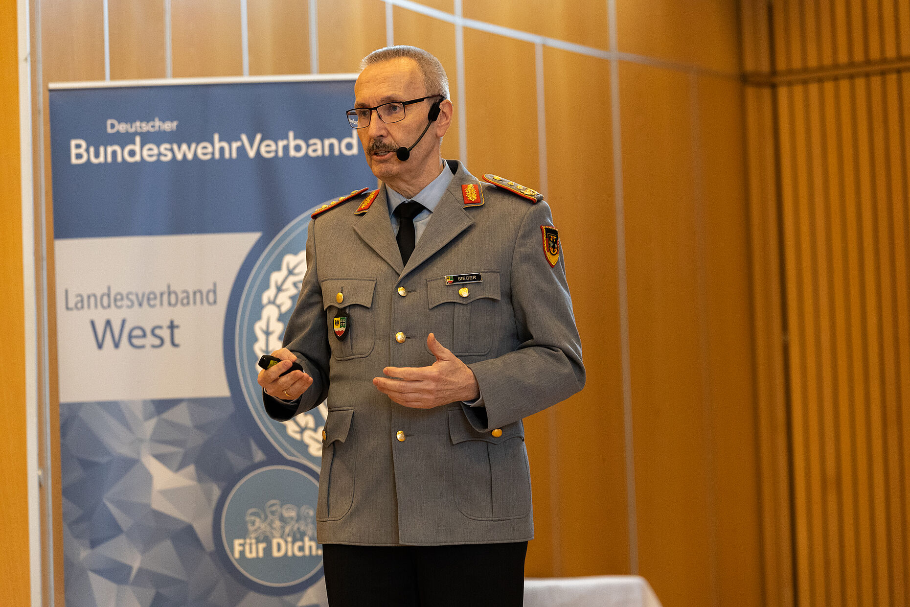 „Der Aufwuchs 2026 hängt von der Wirkung des Neuen Wehrdienst ab und braucht zwingend passende Aufnahmekapazität", so Generalleutnant Robert Sieger. Foto: DBwV/Sarina Flachsmeier