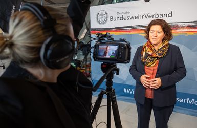 Kerstin Vieregge (CDU) gibt dem DBwV ein Statement. Foto: DBwV/Yann Bombeke